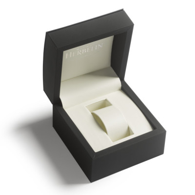 Vue de l’écrin de la Montre Montre Herbelin Art Déco – Acier & Cuir – Petite Seconde