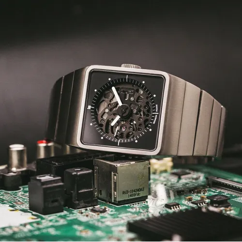 LIP BIG TV TITAN SQUELETTE