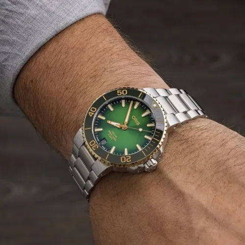 ORIS AQUIS DATE CALIBRE 400