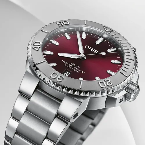ORIS AQUIS DATE RELIEF BORDEAUX
