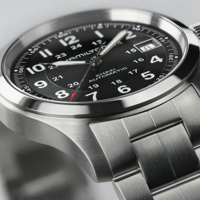 Vue en gros plan de la montre Montre Hamilton Khaki Field Auto 42mm