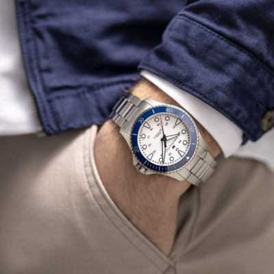 HAMILTON KHAKI NAVY SCUBA AUTO 43 MM CADRAN ARGENTÉ