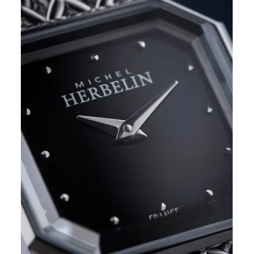 Photo montrant l'intégralité de la Montre Herbelin Octogône – Quartz Carré – Acier & Nacre Noire