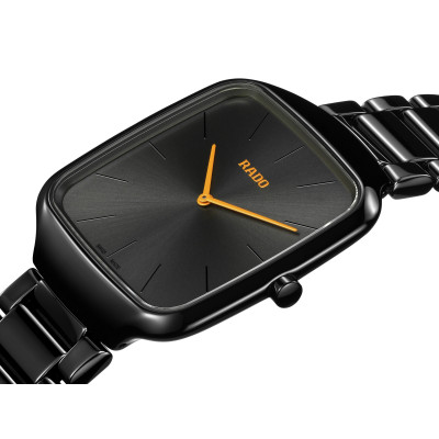 Vue en gros plan de la montre True Square Thinline