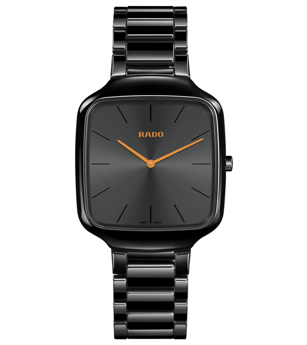 Photo montrant l'intégralité de la montre True Square Thinline