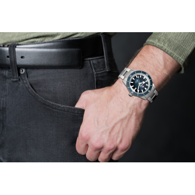 MONTRE RADO CAPTAIN COOK AUTOMATIQUE FOND BLEU