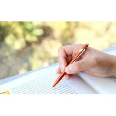 STYLO BILLE CARAN D'ACHE 849 COLORMAT-X ORANGE