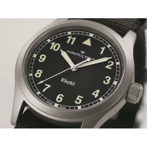 Montre Hamilton Khaki Field Quartz 38 mm fond noir bracelet noir
