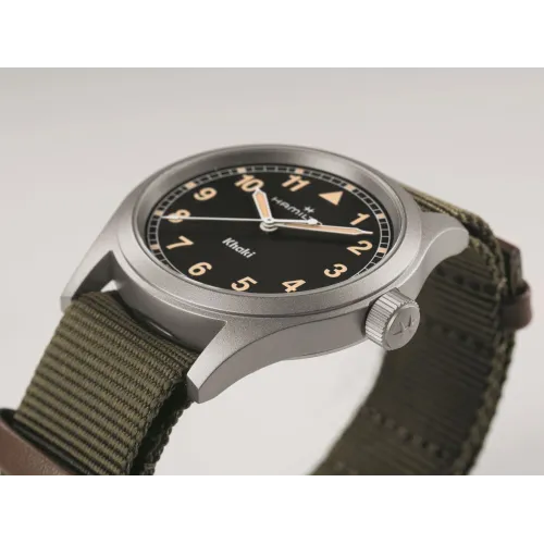 Montre Hamilton Khaki Field Quartz 38 mm fond noir bracelet kaki