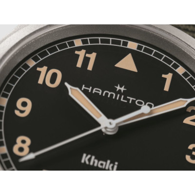 Montre Hamilton Khaki Field Quartz 38 mm fond noir bracelet kaki