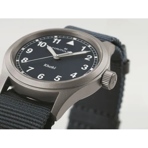 Montre Hamilton Khaki Field Quartz 38 mm fond bleu bracelet bleu