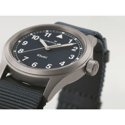 Montre Hamilton Khaki Field Quartz 38 mm fond bleu bracelet bleu