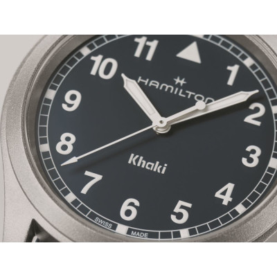 Montre Hamilton Khaki Field Quartz 38 mm fond bleu bracelet bleu