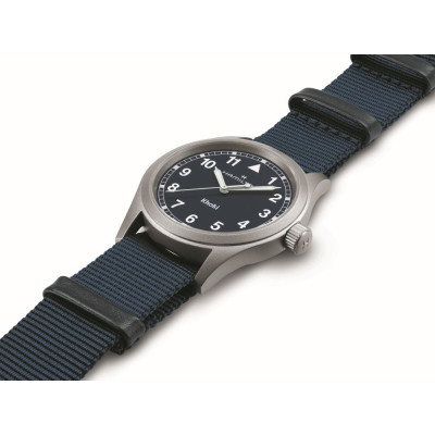 Montre Hamilton Khaki Field Quartz 38 mm fond bleu bracelet bleu