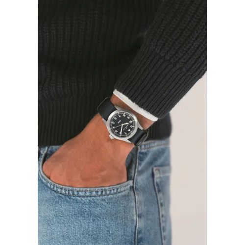 Montre Hamilton Khaki Field Quartz 38 mm fond bleu bracelet bleu