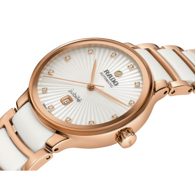 Vue rapprochée de profil de la montre Rado Centrix Automatic Diamonds, céramique blanche et rosée.