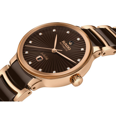 Vue en gros plan de la montre Rado Centrix Dame Automatique Diamants.