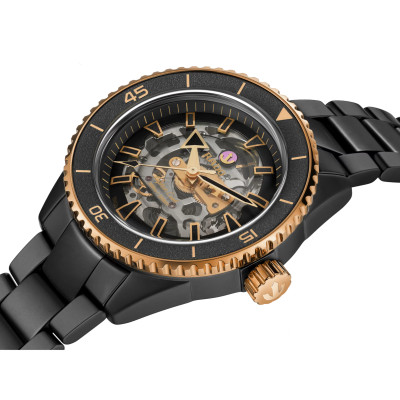 Vue en gros plan de la montre Rado Captain Cook High-Tech Ceramic Skeleton 43 mm