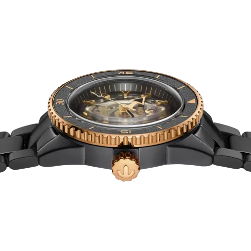 Photo montrant l'intégralité de la montre Rado Captain Cook High-Tech Ceramic Skeleton 43 mm