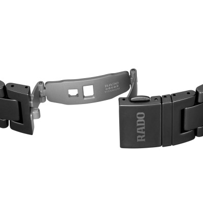 Vue de la boucle de la Rado Captain Cook High-Tech Ceramic Skeleton 43 mm