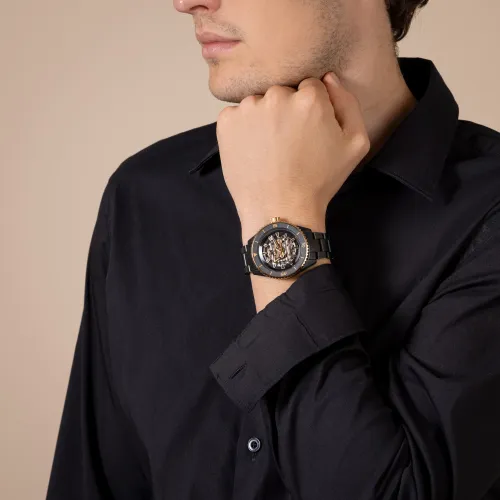 Photo montrant l'intégralité de la montre Rado Captain Cook High-Tech Ceramic Skeleton 43 mm