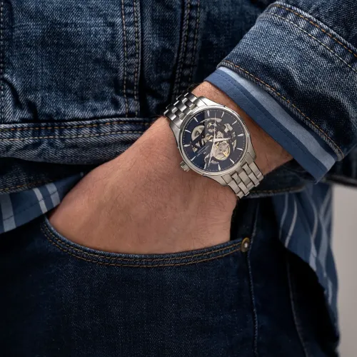 Photo montrant l'intégralité de la Montre Jazzmaster Skeleton Auto