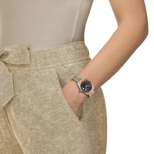 Photo montrant l'intégralité de la Montre Tissot Ballade 34 MM Cadran Bleu, Bracelet Bicolore Or Rose.