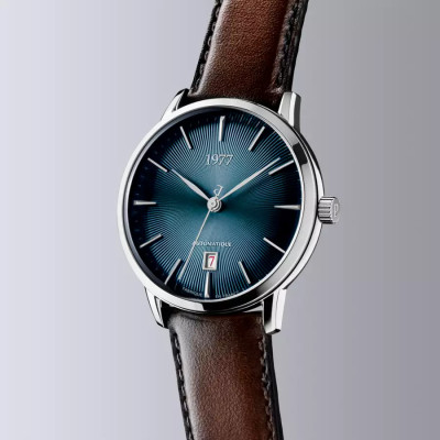 Vue profil de la Montre 1977 Edmond Cadran Bleu 40mm