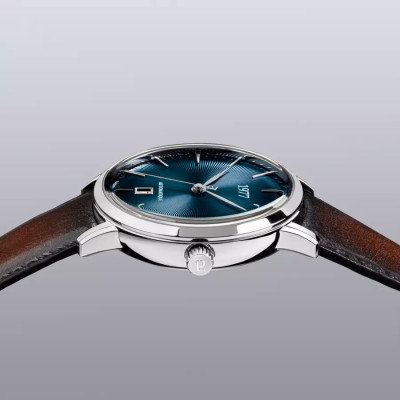 Vue profile de la Montre 1977 Edmond cadran blue 40mm