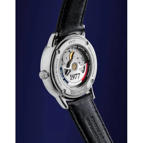 Photo montrant l'intégralité de la Montre 1977 Edmond 40mm