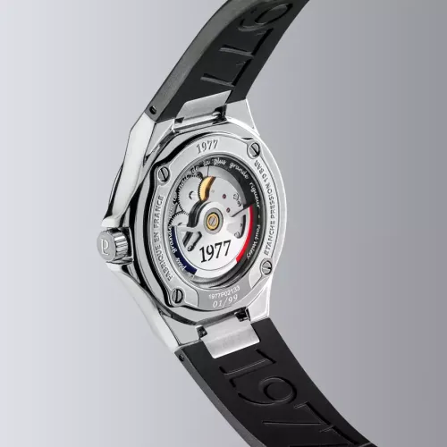 Photo montrant l'intégralité de la Montre 1977 ARSENE cadran noir 42.5 MM