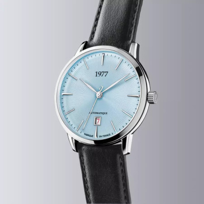 Image capturant l’ensemble de la Montre 1977 Edmond Cadran Bleu Glacier 40MM
