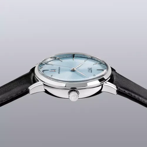 Photo montrant l'intégralité de la Montre 1977 Edmond Cadran Bleu Glacier 40MM