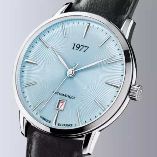 Photo montrant l'intégralité de la Montre 1977 Edmond Cadran Bleu Glacier 40MM