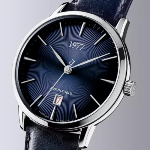 Photo montrant l'intégralité de la montre Montre 1977 Edmond Cadran Bleu 40mm