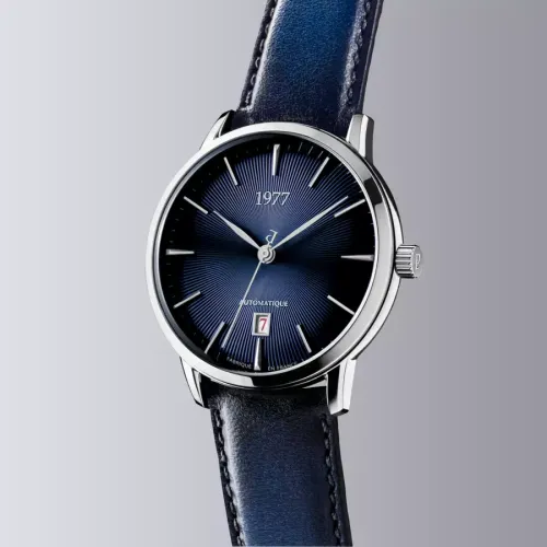 Photo montrant l'intégralité de la montre Montre 1977 Edmond Cadran Bleu 40mm
