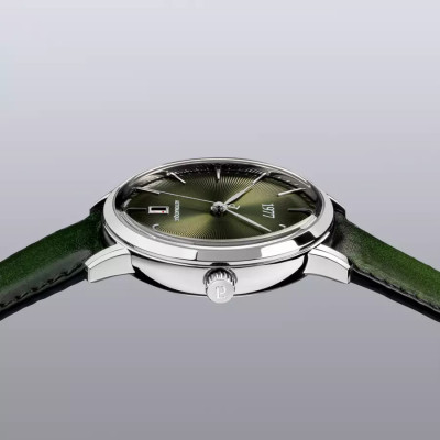 Vue en gros plan de la montre Montre 1977 Edmond Cadran  Vert Olive 40mm