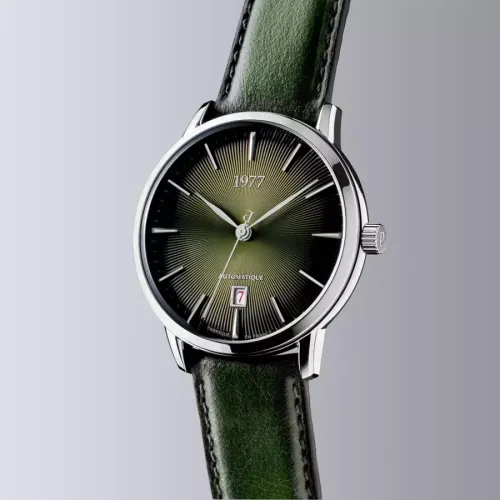 Photo montrant l'intégralité de la montre Montre 1977 Edmond Cadran Vert Olive 40mm