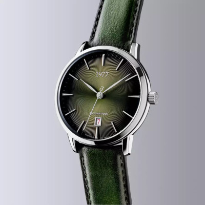Vue complète de la Montre Montre 1977 Edmond Cadran  Vert Olive 40mm