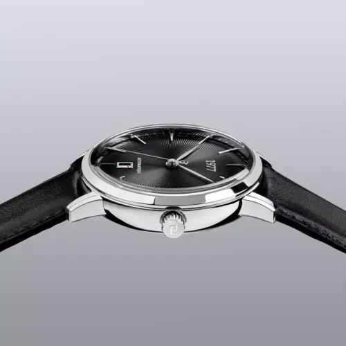 photo montrant l'intégralité de la montre Montre 1977 Edmond Cadran Noir 40mm