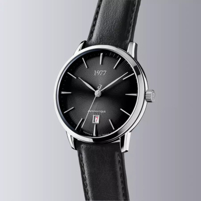image capturant l’ensemble de la Montre Montre 1977 Edmond Cadran Noir 40mm