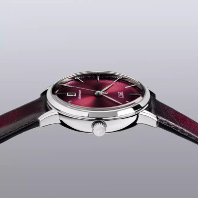 vue en gros plan de la montre Montre 1977 Edmond Cadran Lie-de-Vin 40mm