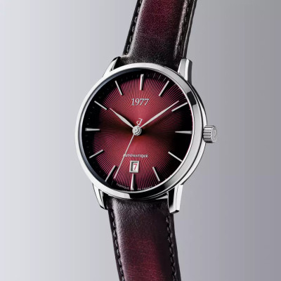 vue profil de la montre Montre 1977 Edmond Cadran Lie-de-Vin 40mm