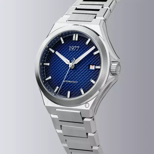 photo montrant l'intégralité de la Montre 1977 Arsène Cadran Bleu 42,5 mm