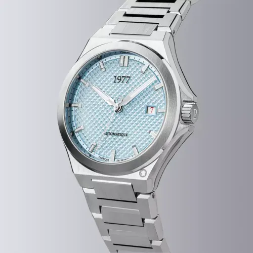 photo montrant l'intégralité de la Montre 1977 Arsène Cadran Bleu Glacier 42,5 mm