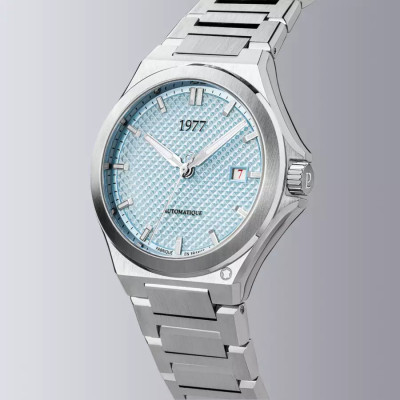 image capturant l’ensemble de la Montre 1977 Arsène Cadran Bleu Glacier 42,5 mm