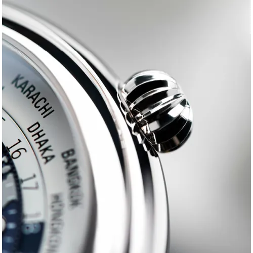 Photo montrant l'intégralité de la Montre Frédérique Constant Manufacture Classic Worldtimer 42 mm