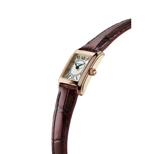 Vue de profil mettant en valeur l’élégance du design et du cadran.