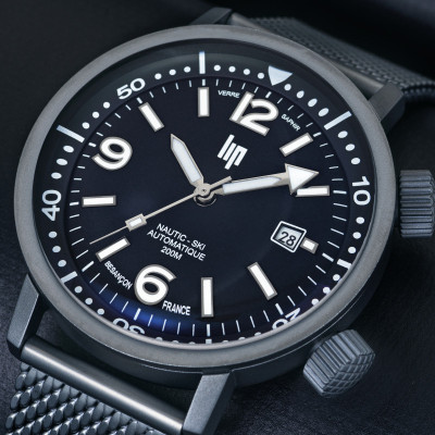 Zoom détaillé sur la Montre Lip Grande Nautic-Ski Automatique 41 Mm