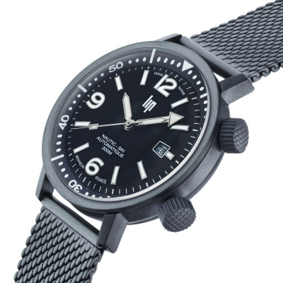 Vue en gros plan de la Montre Lip Grande Nautic-Ski Automatique 41 Mm
